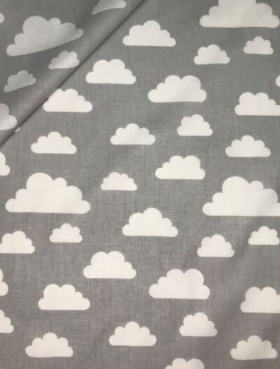 Große und Kleine Wolken auf Grau