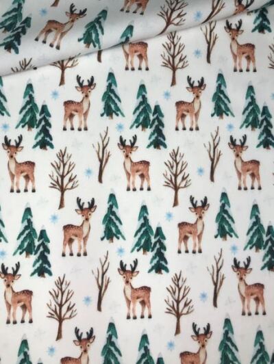 Hirsche mit Weihnachtsbäumen